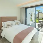 Absolute High End Near With Jacuzzi! *