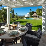 Absolute High End Near With Jacuzzi! Villa *