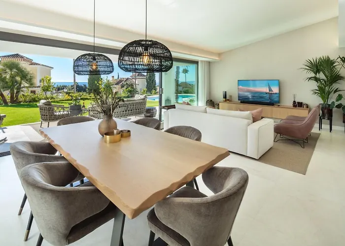 Absolute High End Near With Jacuzzi!