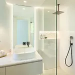 Absolute High End Near With Jacuzzi!