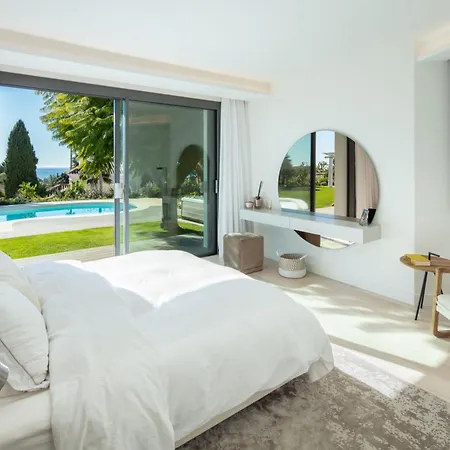 Villa Absolute High End Near With Jacuzzi!
