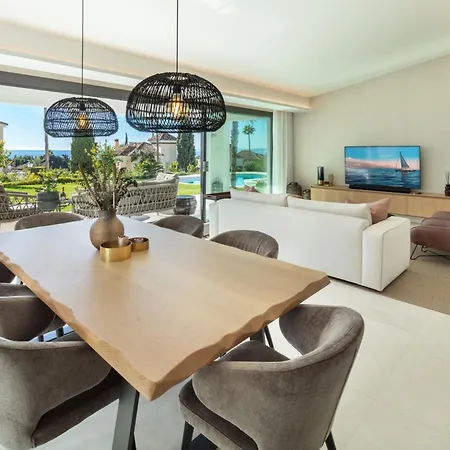 Absolute High End Near With Jacuzzi!