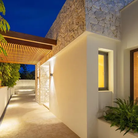 Villa Absolute High End Near With Jacuzzi! *