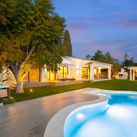 Absolute High End Near With Jacuzzi! Villa