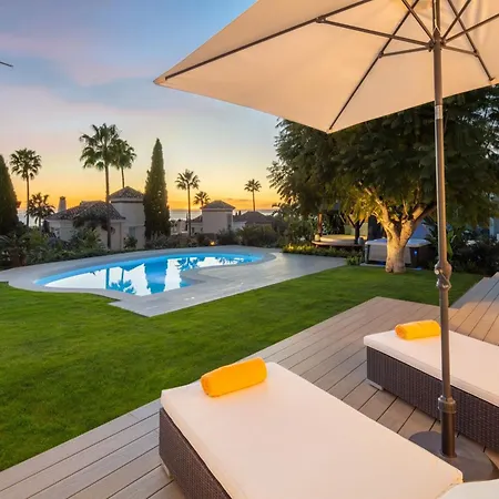 Absolute High End Near With Jacuzzi! Marbella