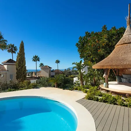 Absolute High End Near With Jacuzzi!