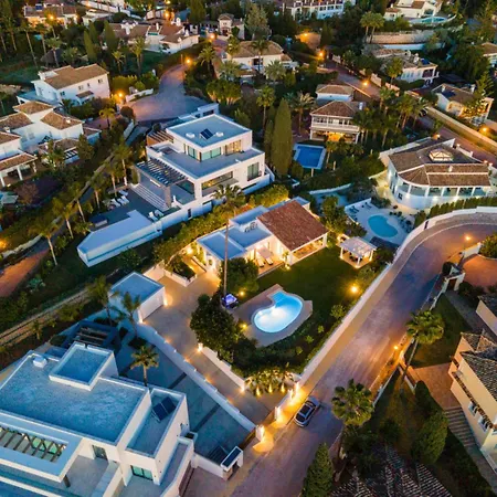 Absolute High End Near With Jacuzzi! Marbella