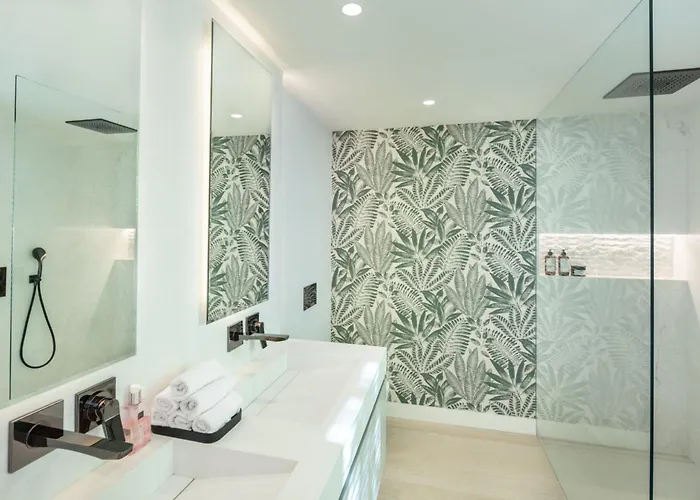 Absolute High End Near With Jacuzzi! Villa Marbella