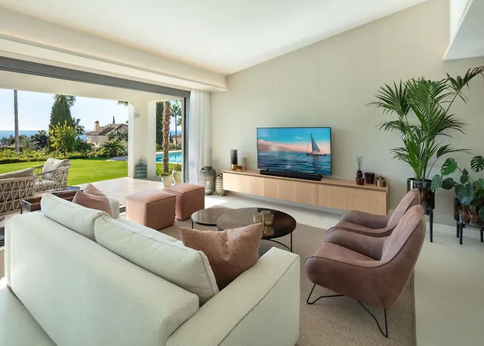 Absolute High End Near With Jacuzzi! Villa Marbella