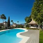 Vila Absolute High End Near With Jacuzzi!