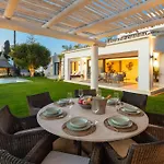 Vila Absolute High End Near With Jacuzzi!