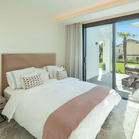 Absolute High End Near With Jacuzzi! *